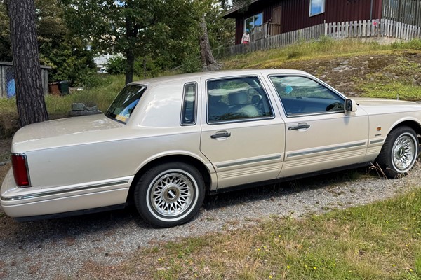 Lincoln Lincoln Town Car