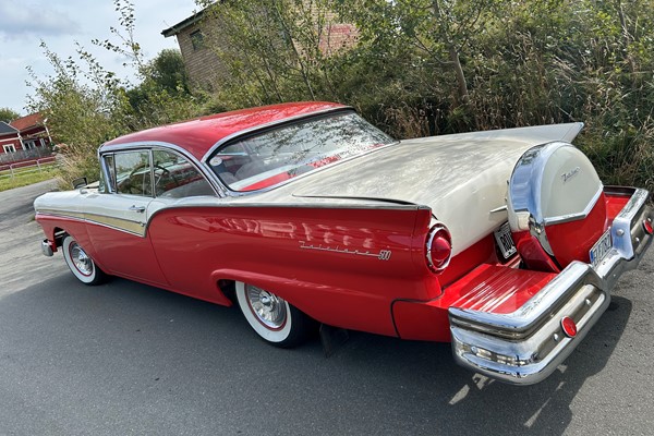 Ford Fairlane 500