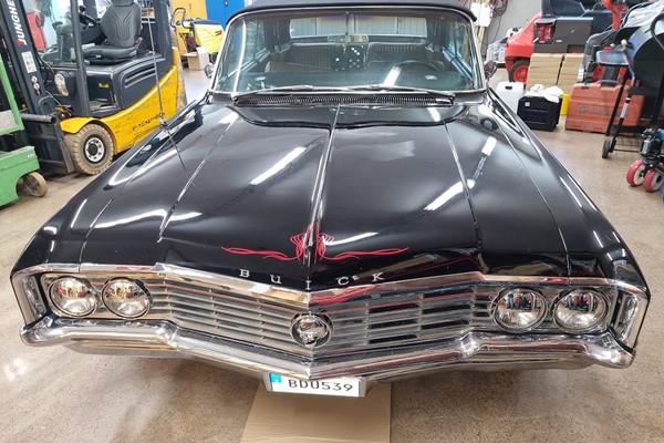 Buick Electra 225 cab
