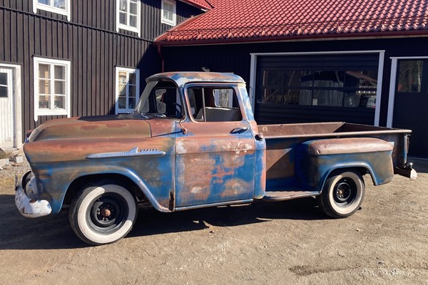Chevrolet Apache 3200 Stepside Pickup