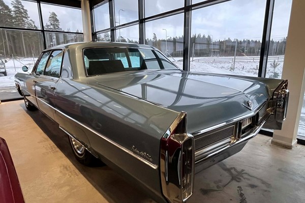 Cadillac De Ville