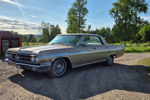 Buick Wildcat 4dr hardtop