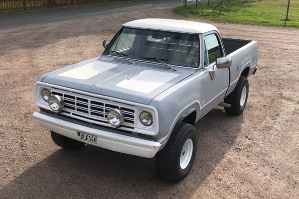 Dodge W100 Power Wagon