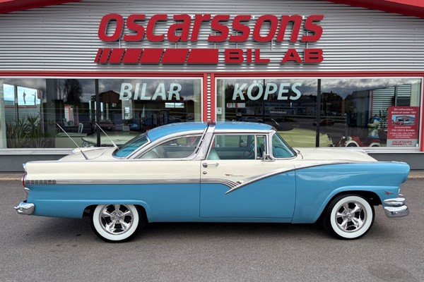 Ford Crown Victoria. V8. Automat. PS.