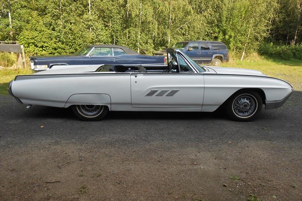 Ford Thunderbird Cab