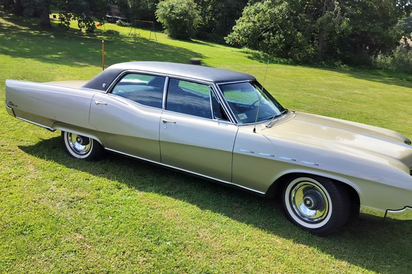Buick Electra 225 Custom 4 dr