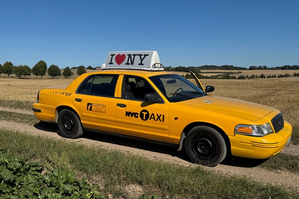 Ford Crown Victoria LWB NYC Taxi
