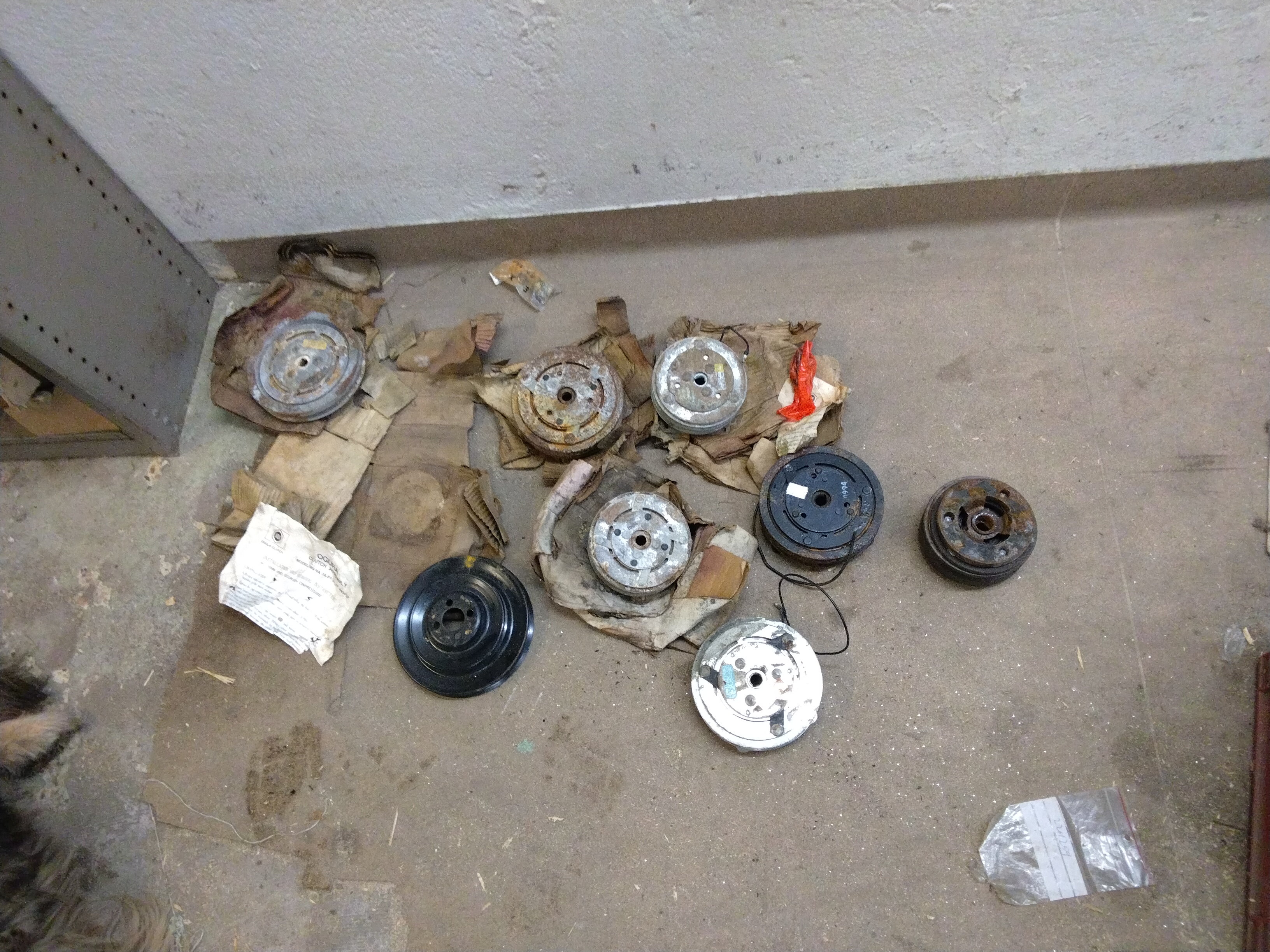 AC clutch , kopplingar nya men fuktskadade