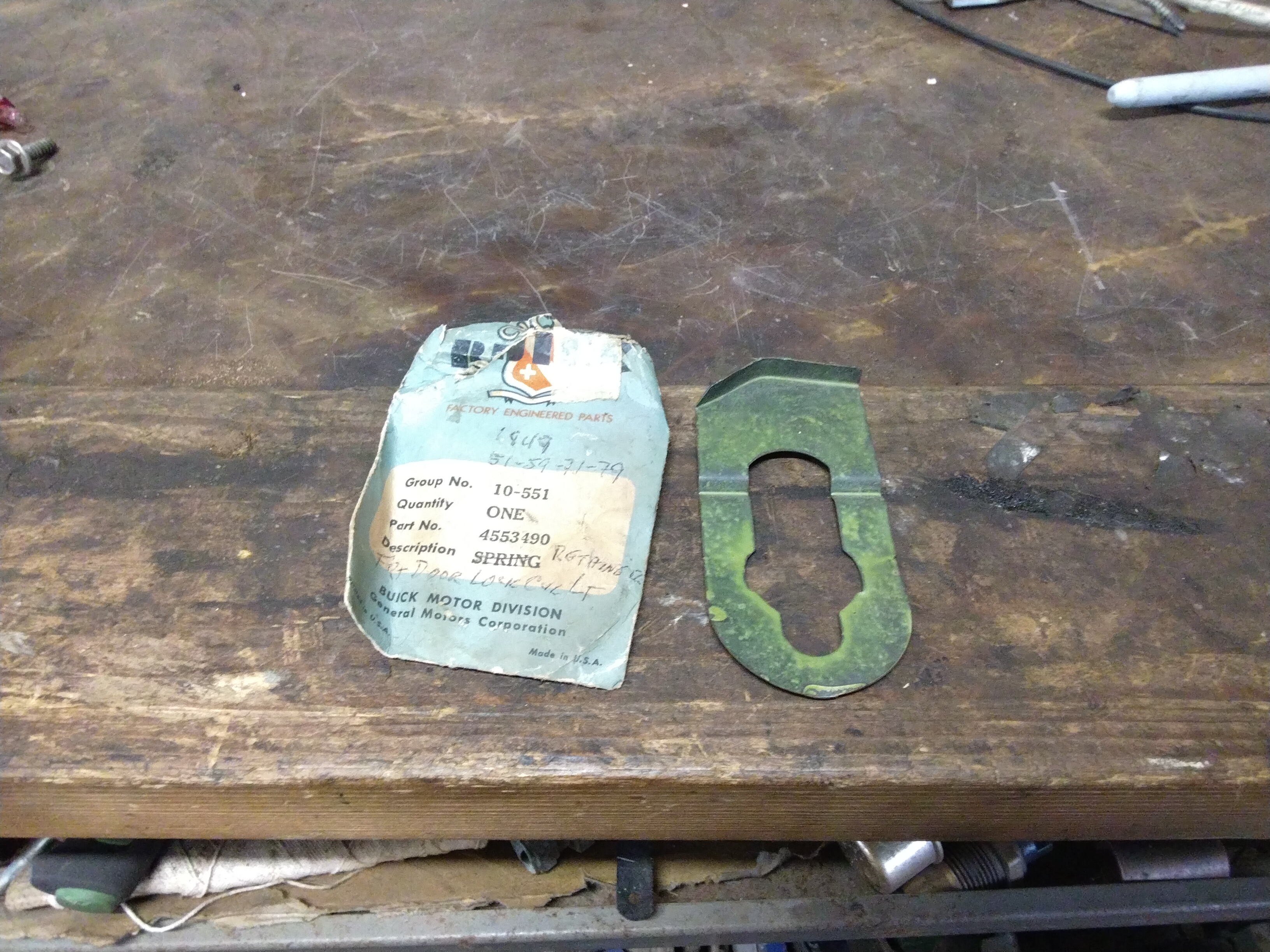 Buick 49-59 låsbleck dörrlås vä