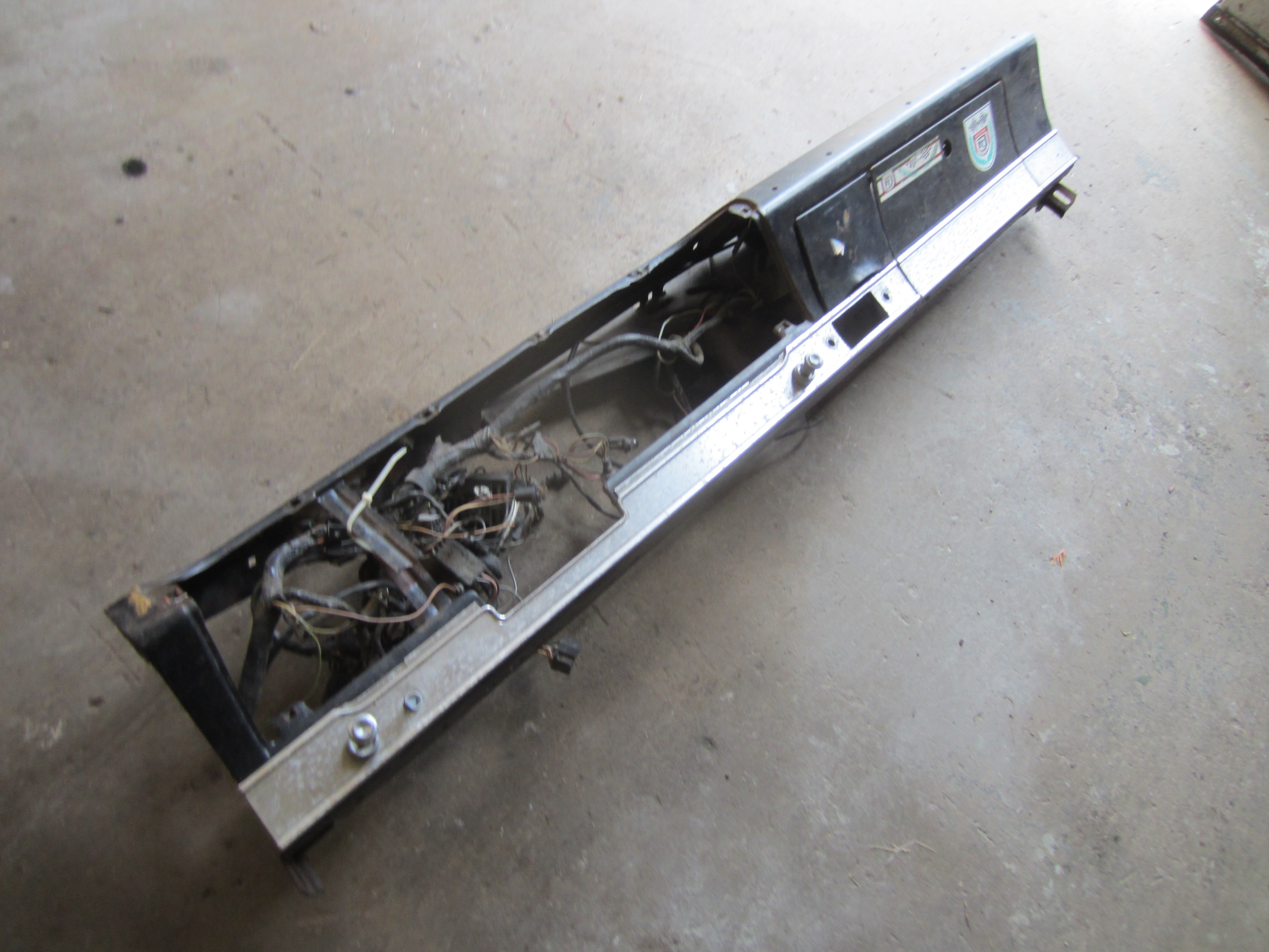 Instrumentbräda till en för mig okänd bil