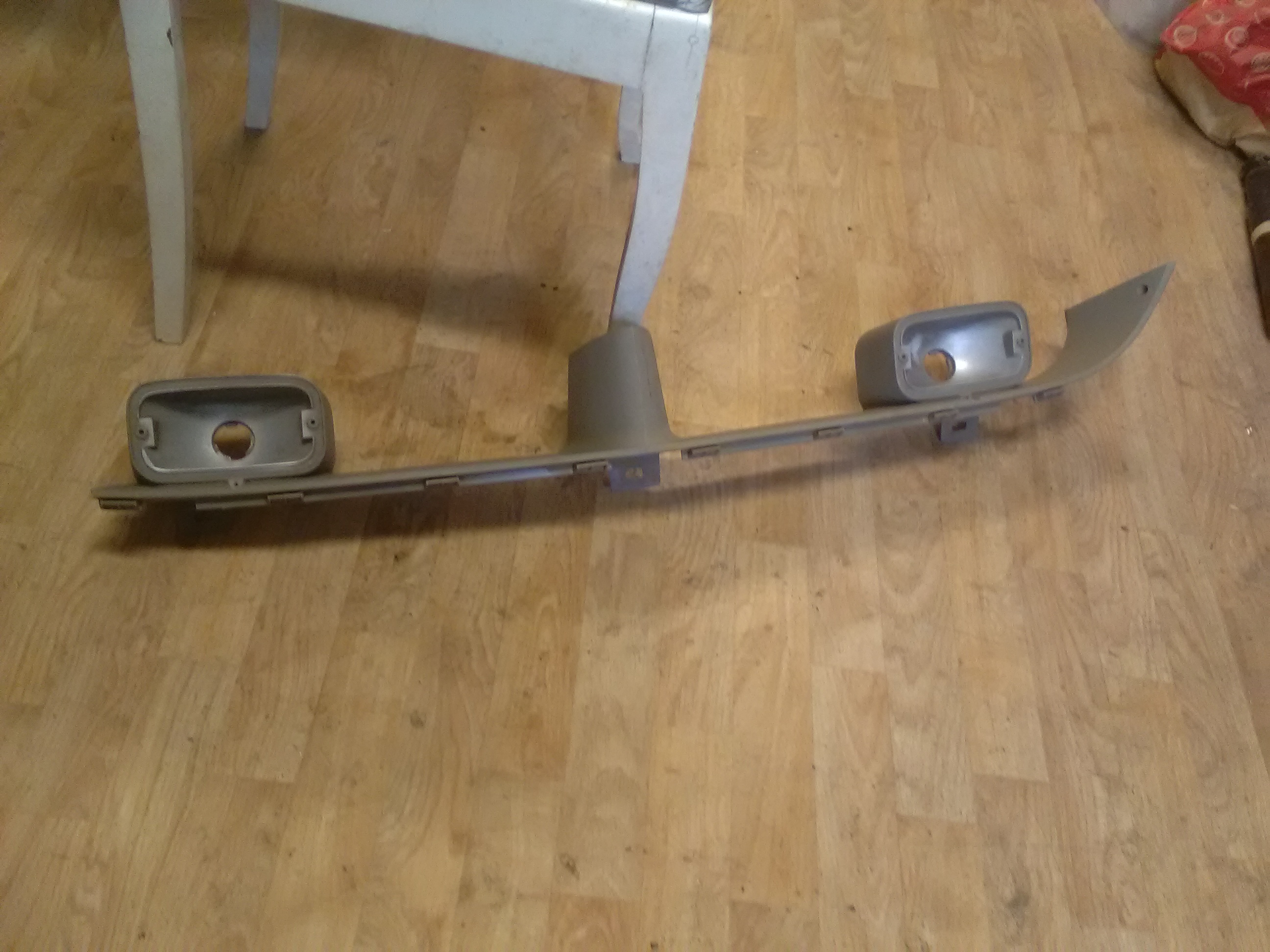 72-74 Plymouth cuda undre grill skadad nos