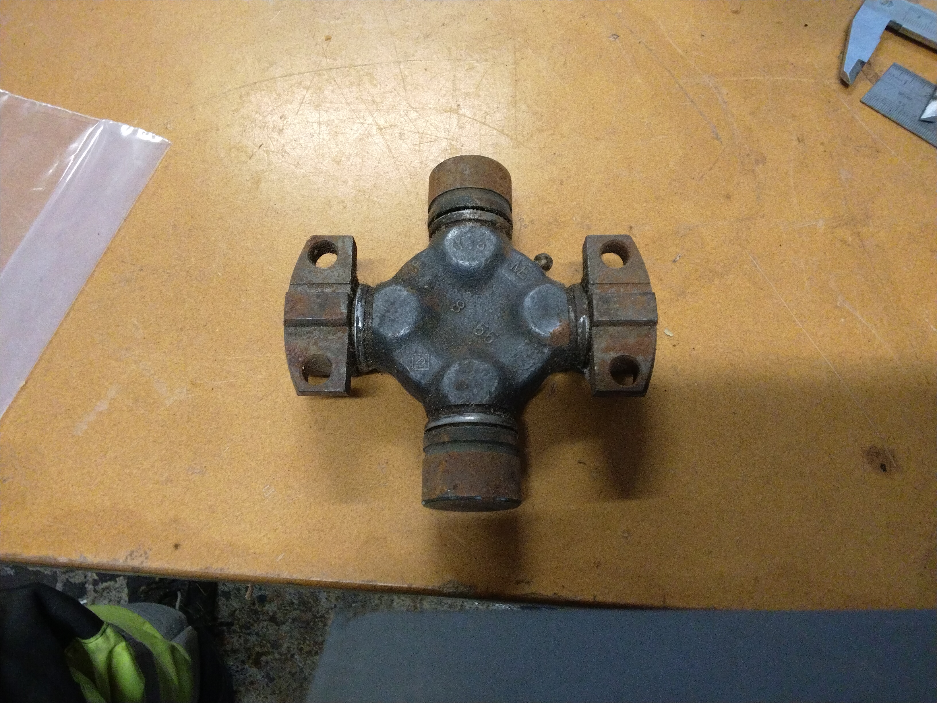 Knutkors äldre pickup/,lastbil