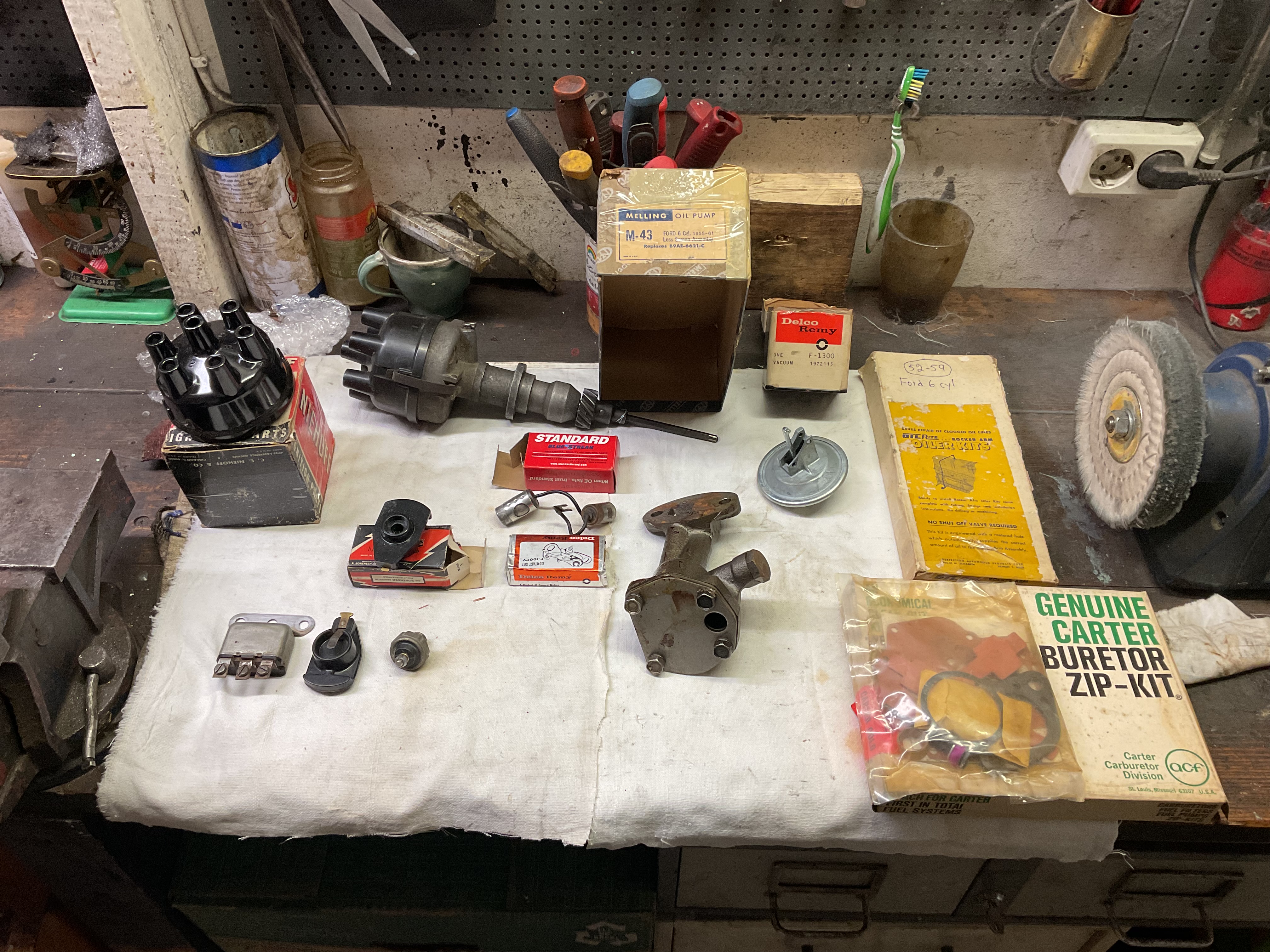 Ford 6cyl 223 1950 1960 topplock oljepump fördelare tänddelar