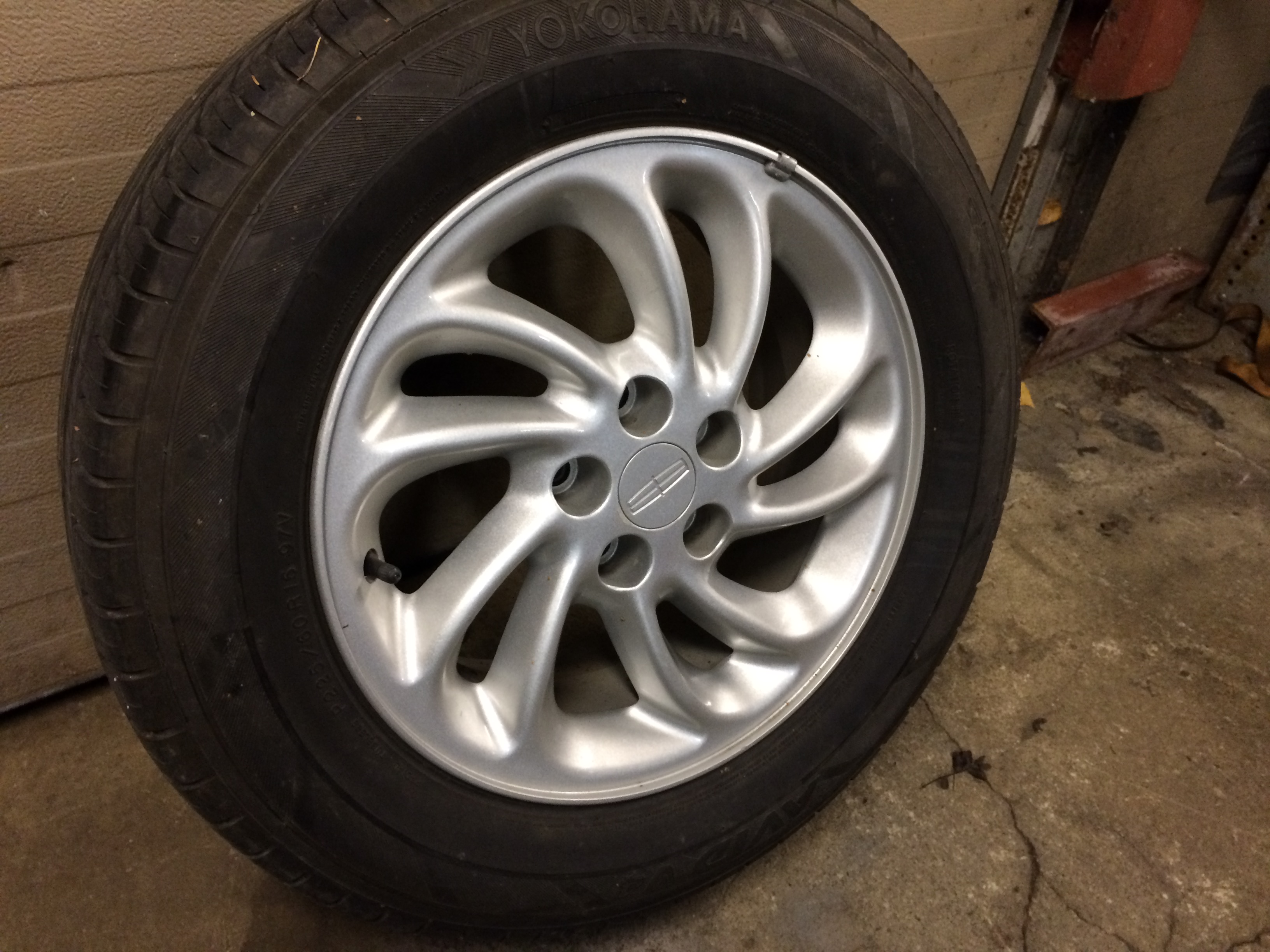 Lincoln mk8 fälgar med däck.