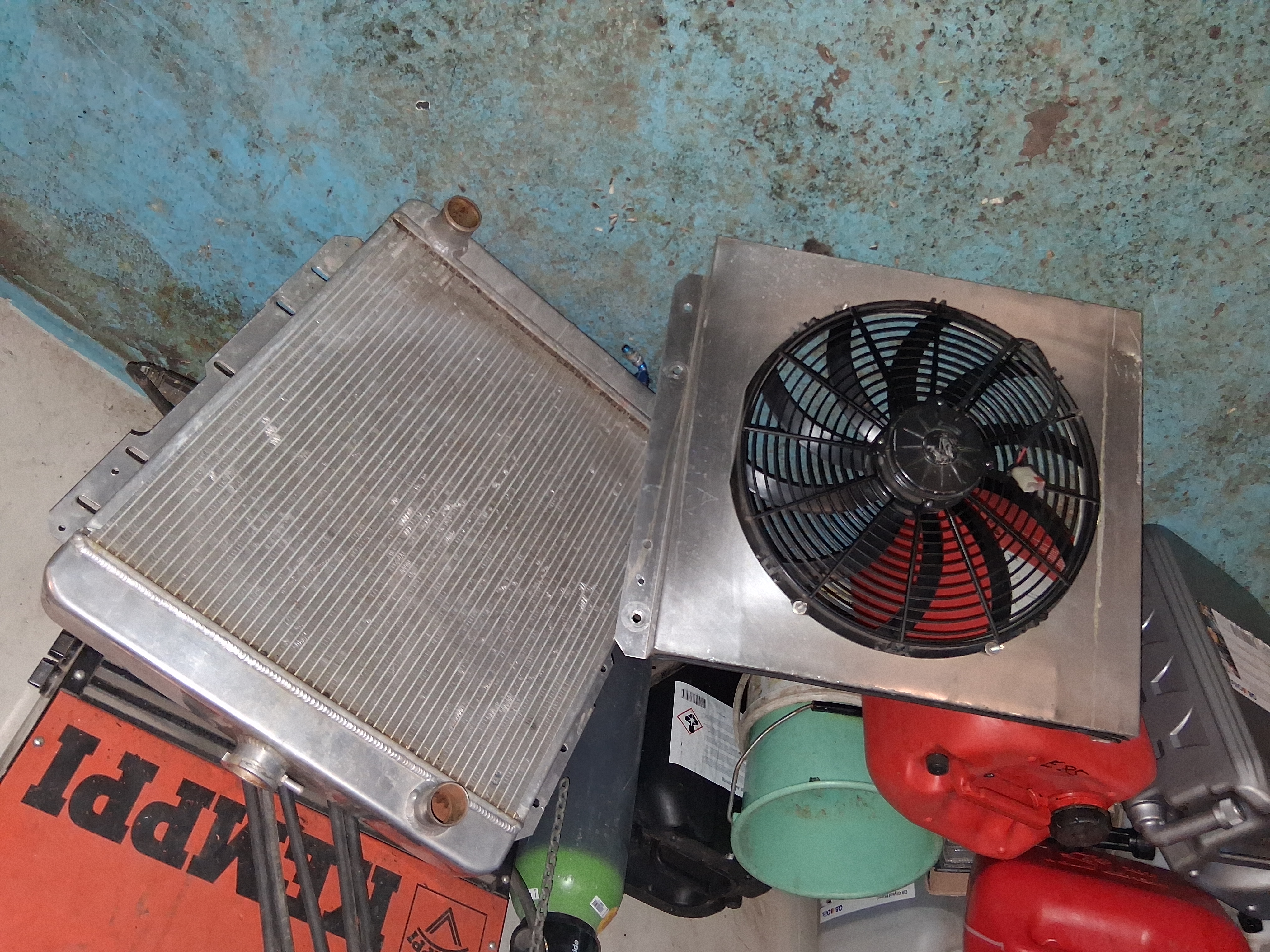 Aluminiumkylare och kåpa och elfläkt