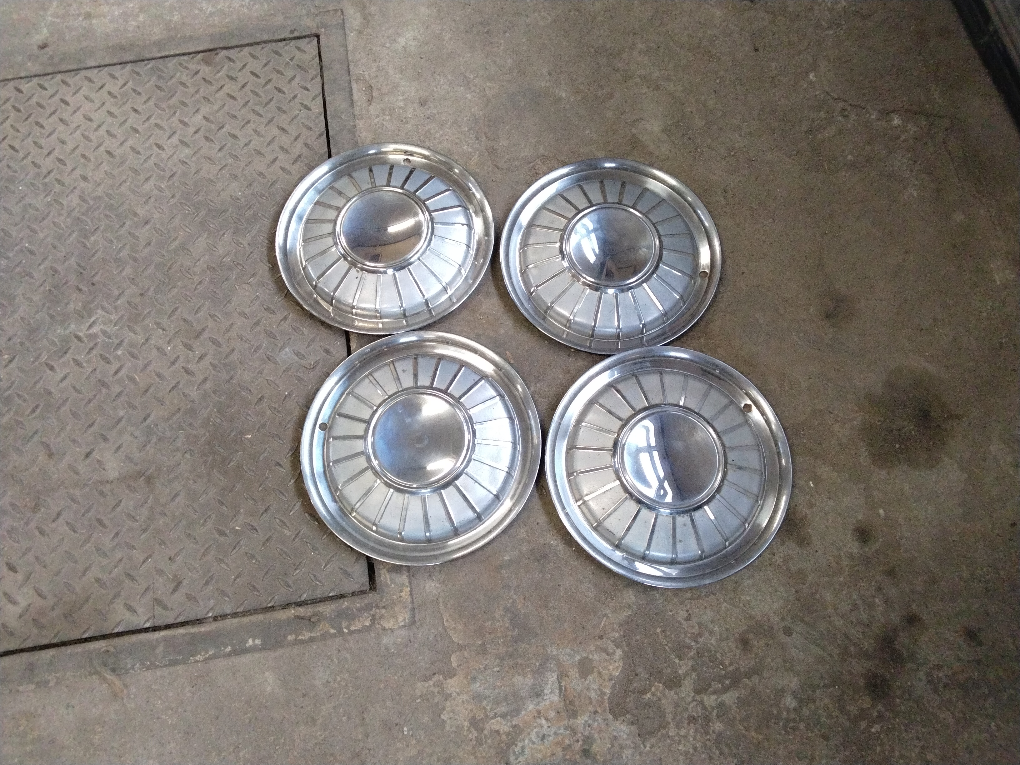 Thunderbird 61-62 navkapslar