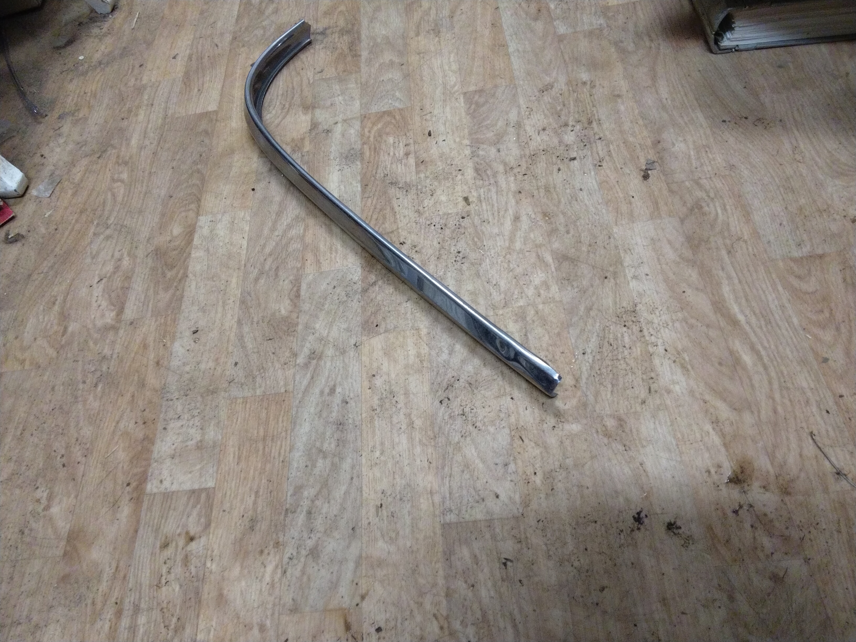 Plymouth 46-48 framskärmslist