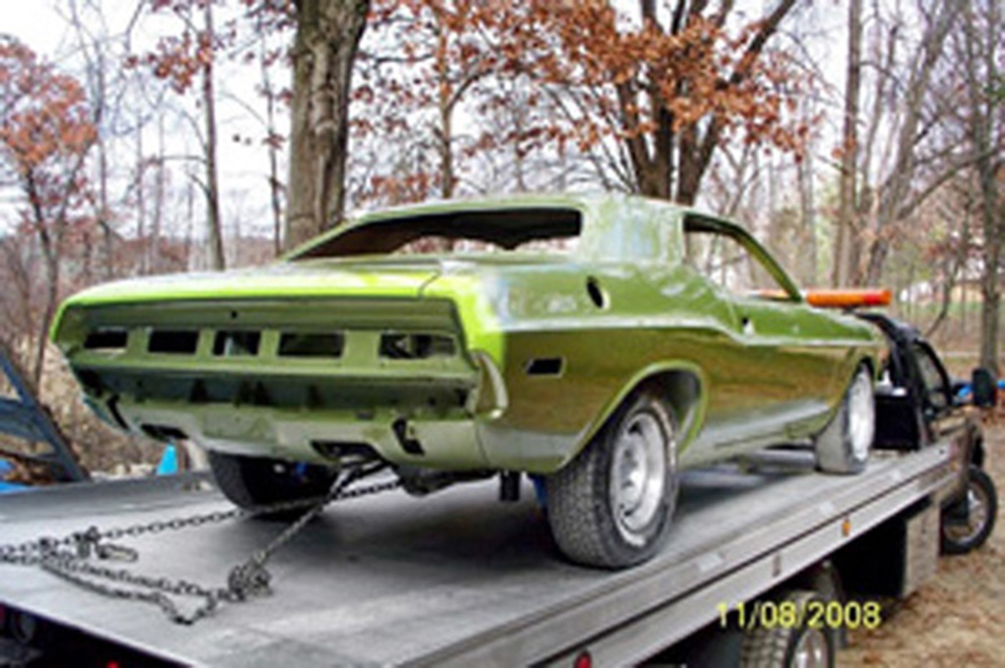 Nylackad och på väg till Deans Garage i Detroit. Thomas valde originalfärgen efter bilens id-bricka vilket var Light Green Metallic. Bumble Bee-stripen sprutades i Sub Lime.