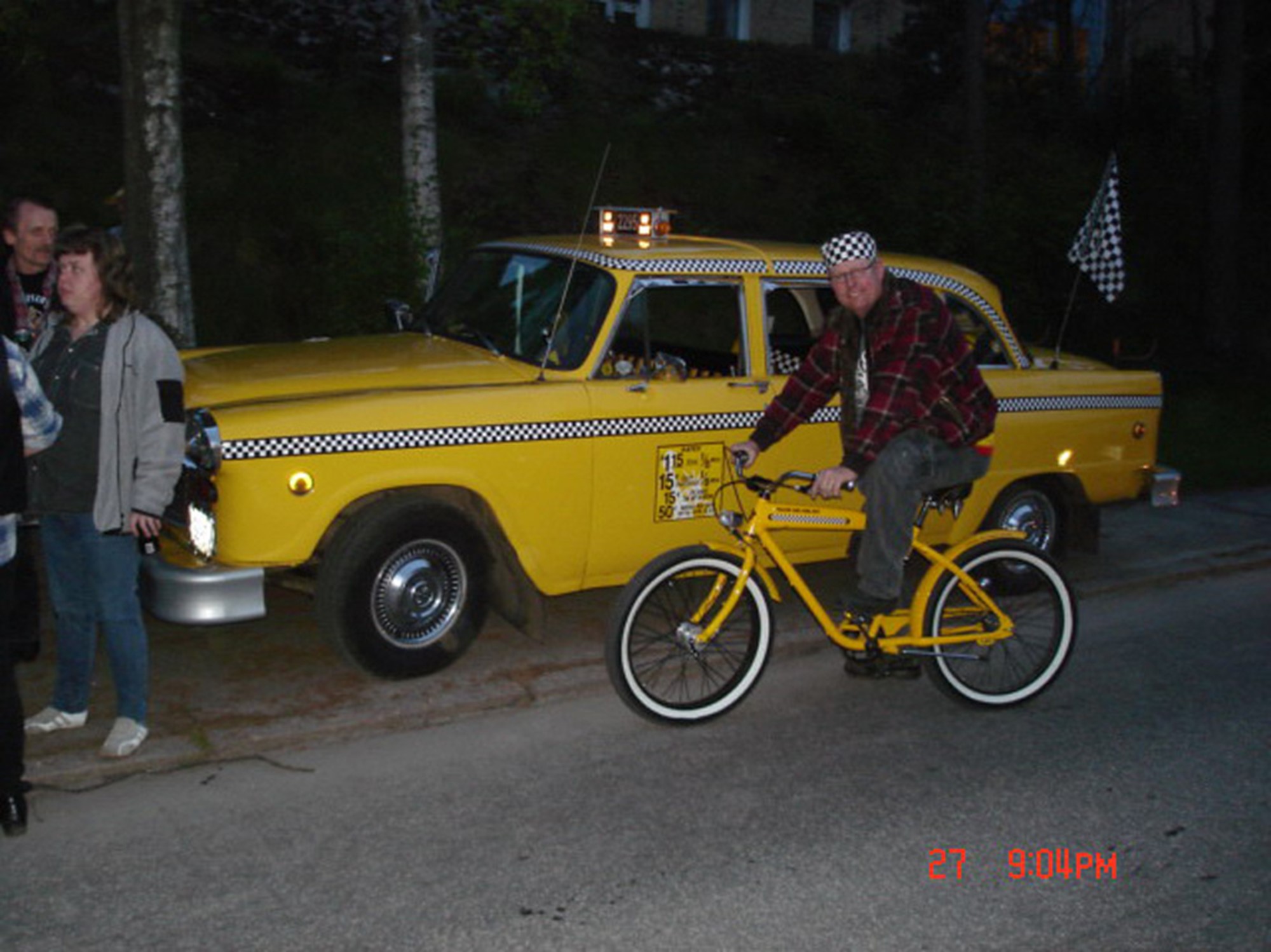 Till mitt Checker projekt har jag också en cykel lackad i gult och en moppe som är under renovering.