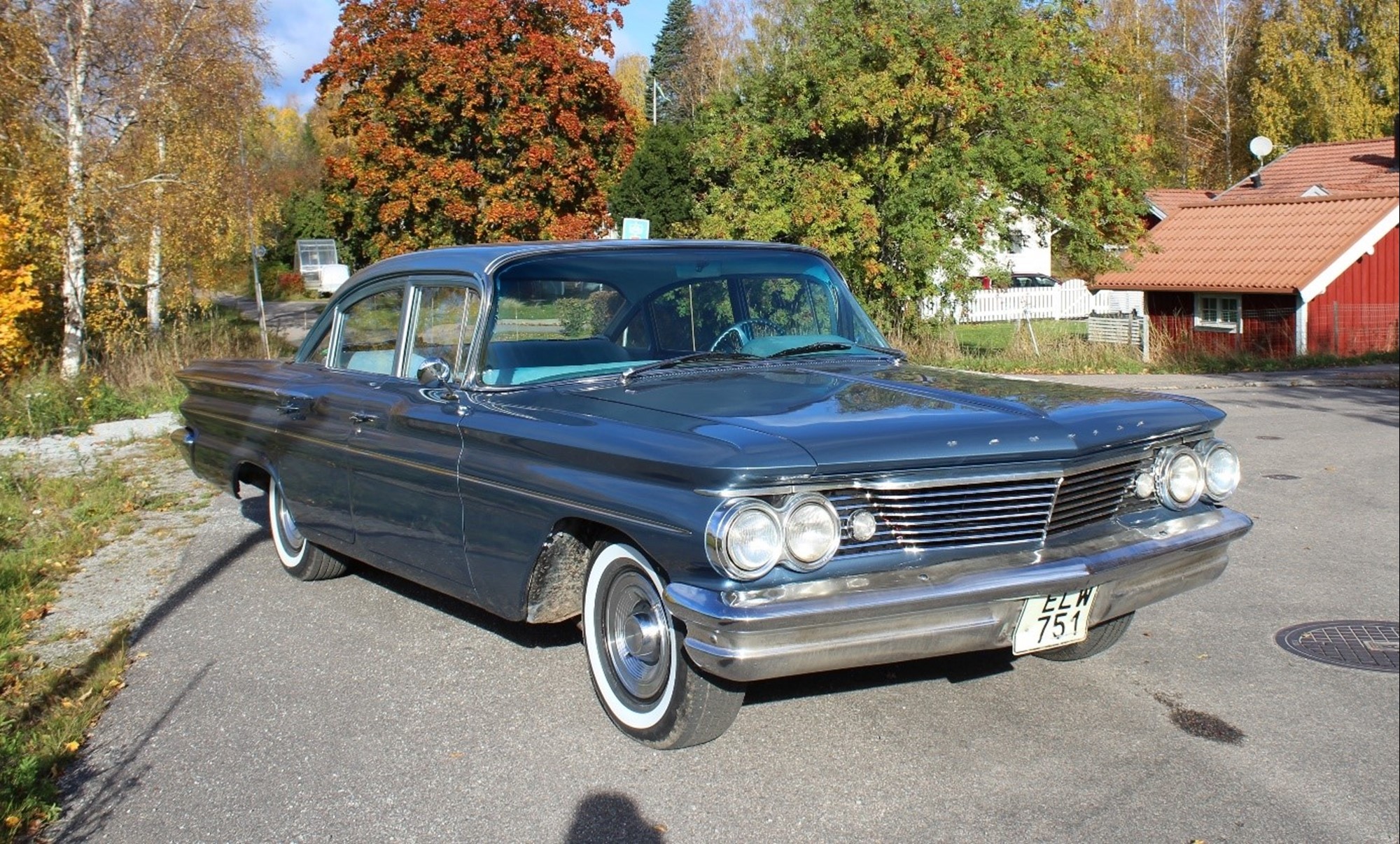 Pontiac 1960 är lite som Oldsmobile en udda fågel inom GM familjen dom här åren utan några vingar