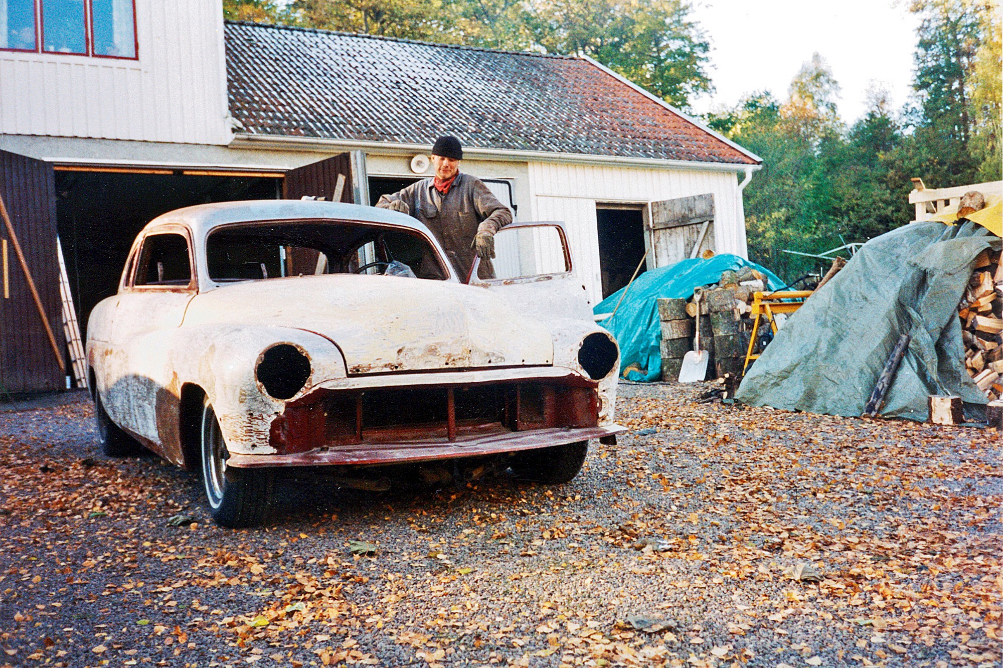 J-son verkar helnöjd och bilen är redo för lackering.