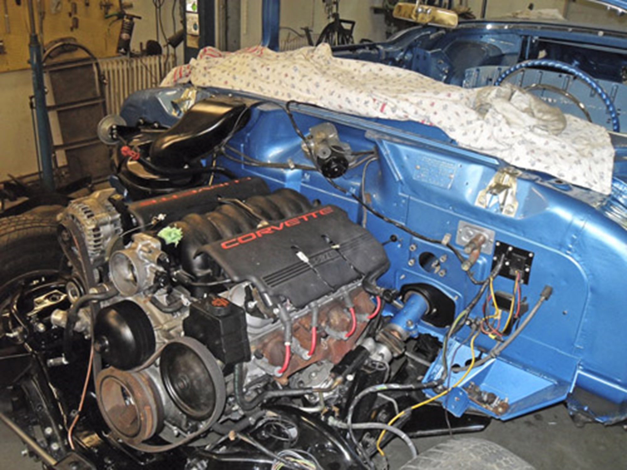 Pontiac erbjöd redan 1958 sina kunder insprutning och över 300 hästar. Detta underlättade när Lasse gjorde registreringsbesiktning med Cheva LS1-maskin.
