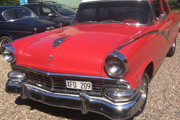 Ford Club Sedan