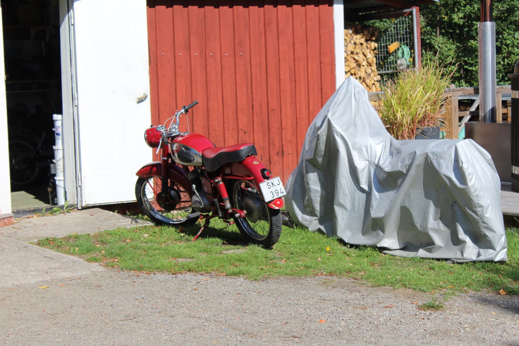 Här har vi en av alla mopeder och motorcyklar som pappa Olle lämnade efter sig