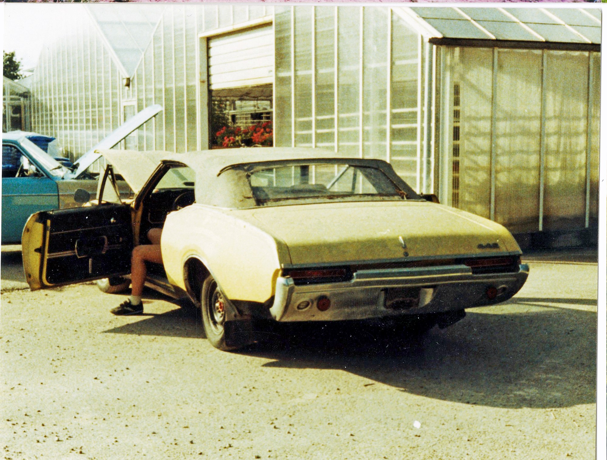 Lennart Martinsson i sin nyinköpta Olds. Året var 1972 och bilen hade hämtats i Stockholm.