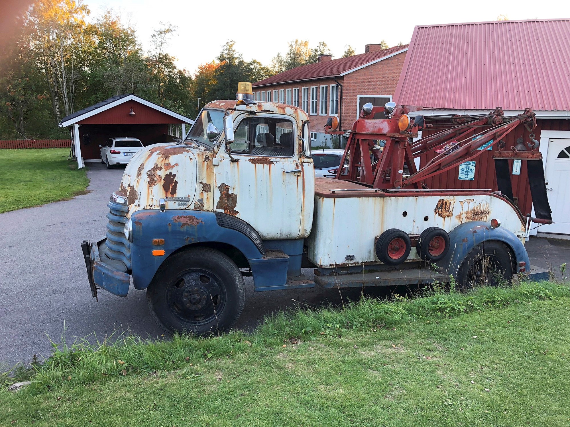 Chevroleten som den såg ut vid inköpet 2017. Då var planen att bygga om den gamla bärgaren.