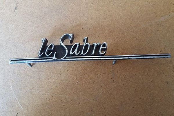 Emblem Le Sabre