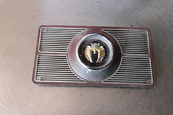 Chrysler Imperial 64-66 högtalargaller till baksäte