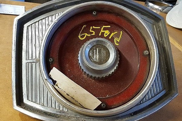 Ford -65 baklampa