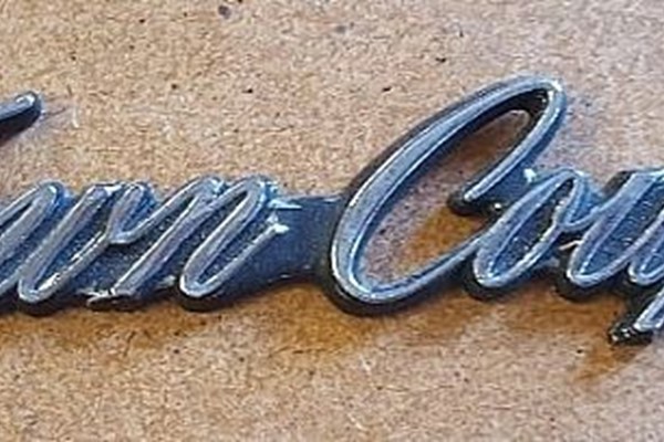 Lincoln Town Coupe 75-79 emblem
