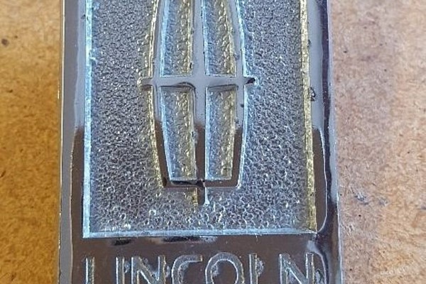 Lincoln B-stolpeemblem