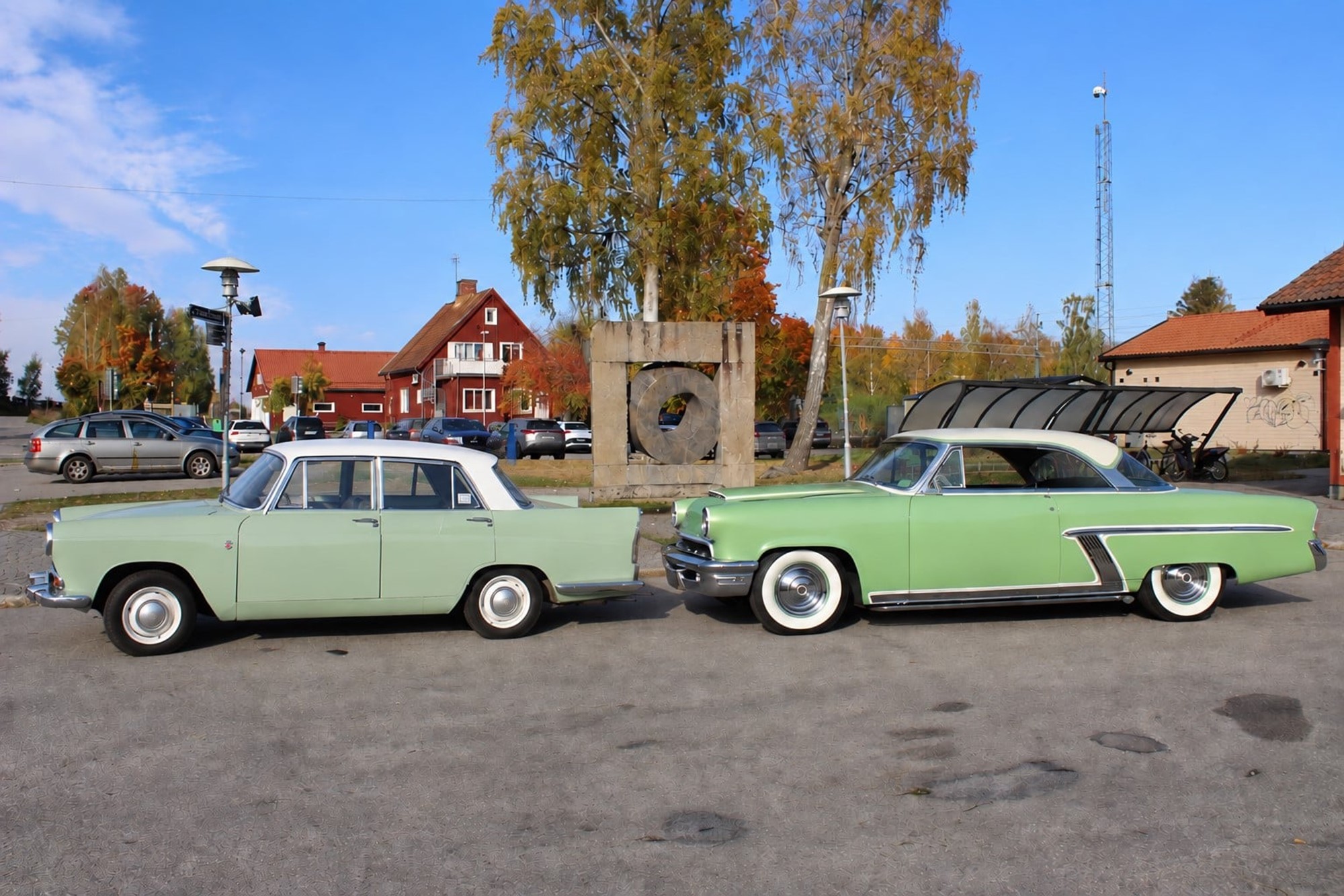 Nere på byn hittade vi en lillebror i form av en Hillman