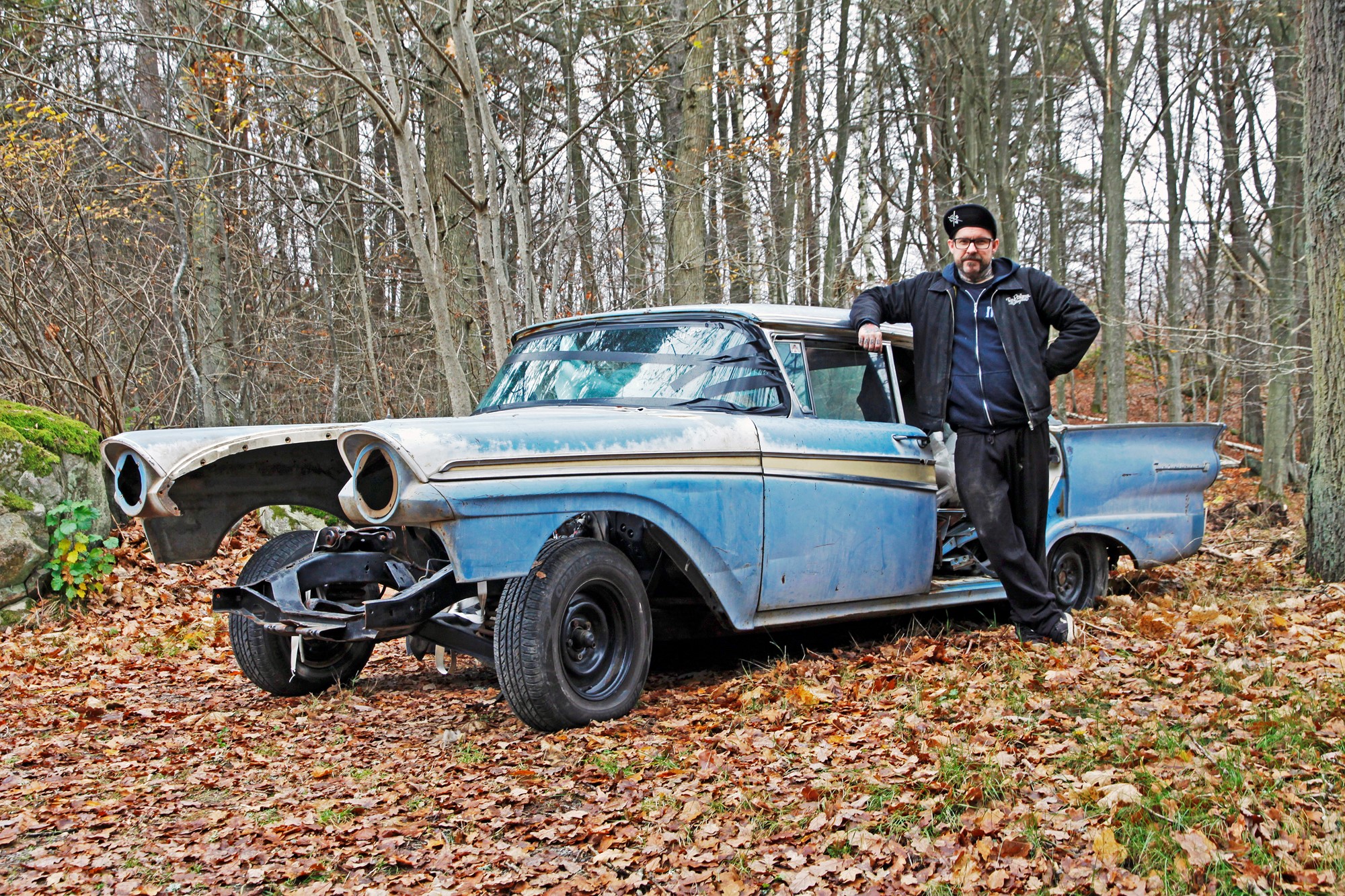Det var Daniel Anderssons Ford Fairlane -57 som Länsstyrelsen i Västra Götaland anåg vara miljöfarligt avfall. Bilen, som Henrik Forss alias Hollywood Hank hittade i norra Kalifornien, hade plockats isär inför en renovering som dessvärre hade avstannat.