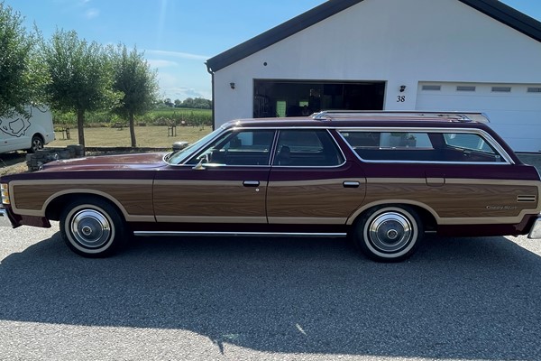 Ford Country Squire