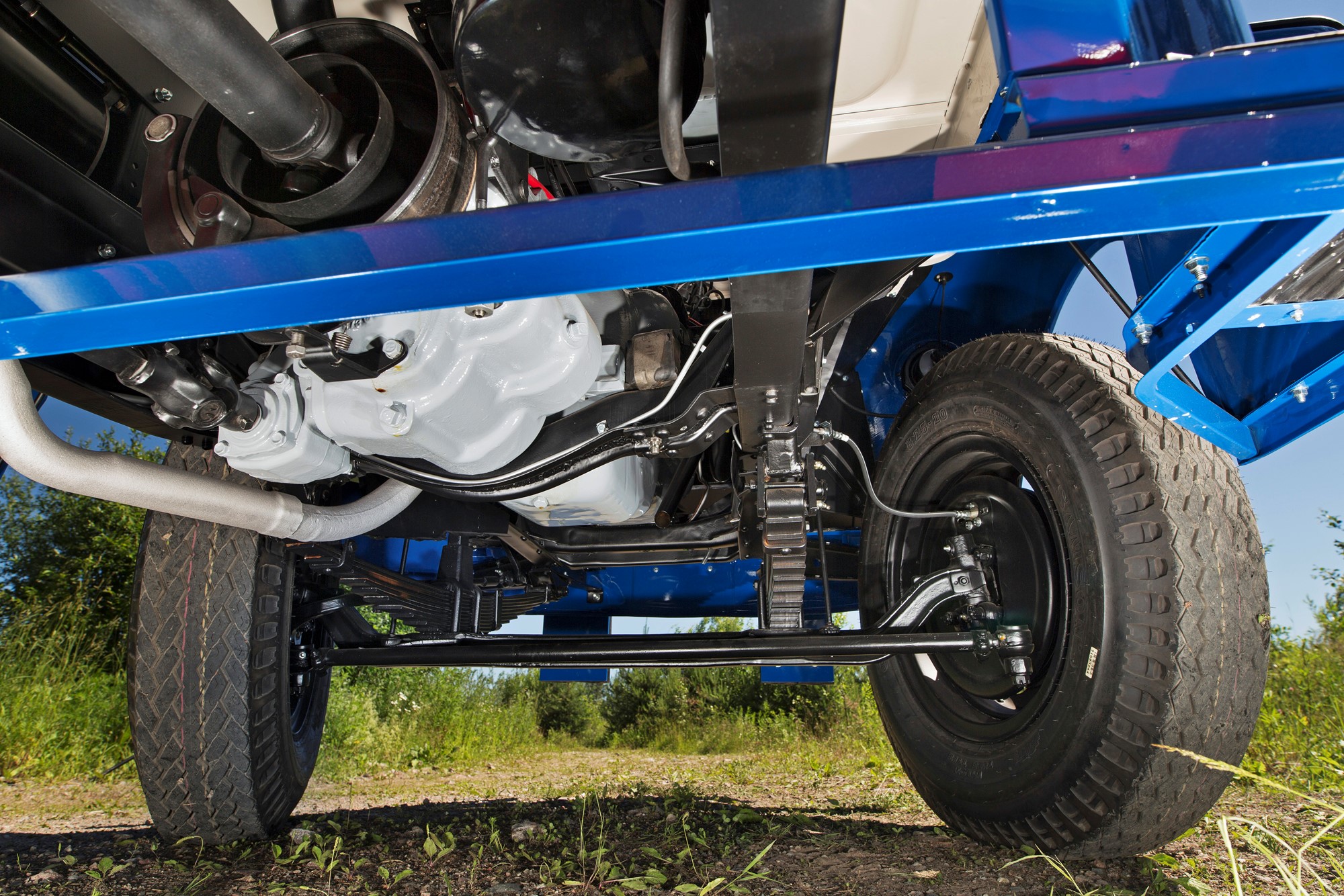 Lika fräscht undertill! Handbromsen sitter på kardanen men bärgningsbilen är även försedd med extra parkeringsbroms på alla fyra hjulen.