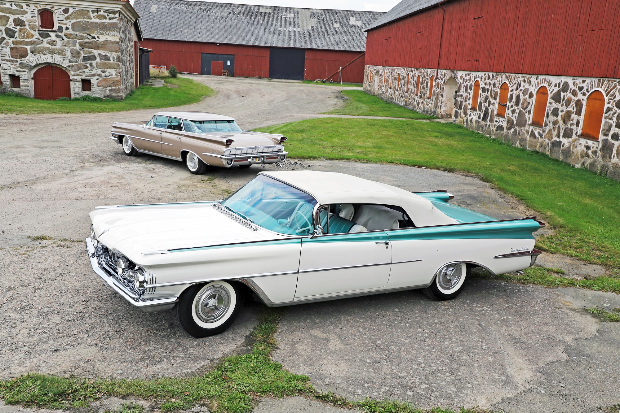 Oldsmobiles toppmodell 1959 hette Ninety Eight. Den var både en bit längre och hade mer utrustning som standard än övriga serier.