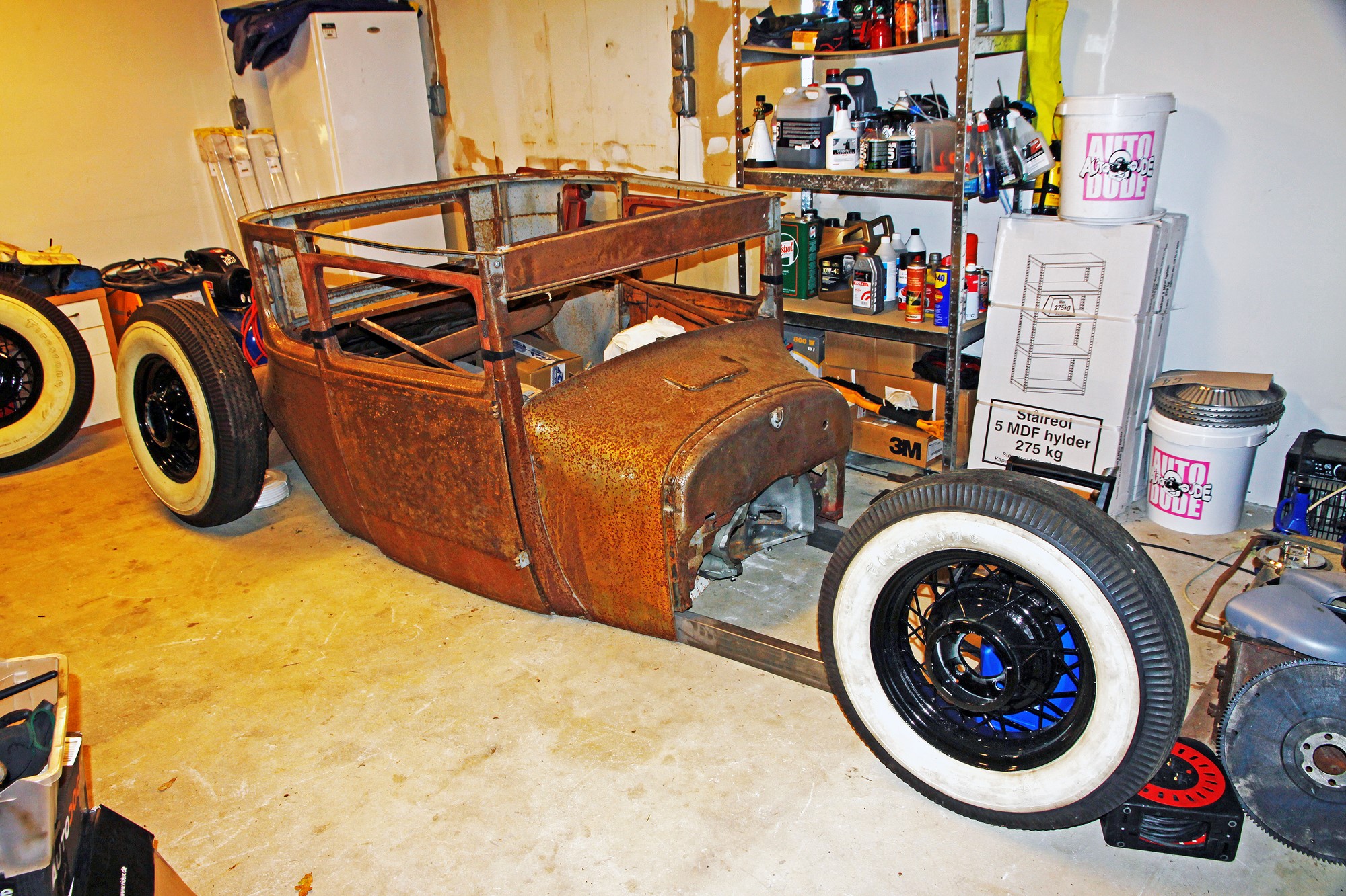 Ett av Daniels garageprojekt är en Ford T-27:a som det samlas delar till. En sak är klar – den kommer att bli rejält låg. Klar i sommar eller?