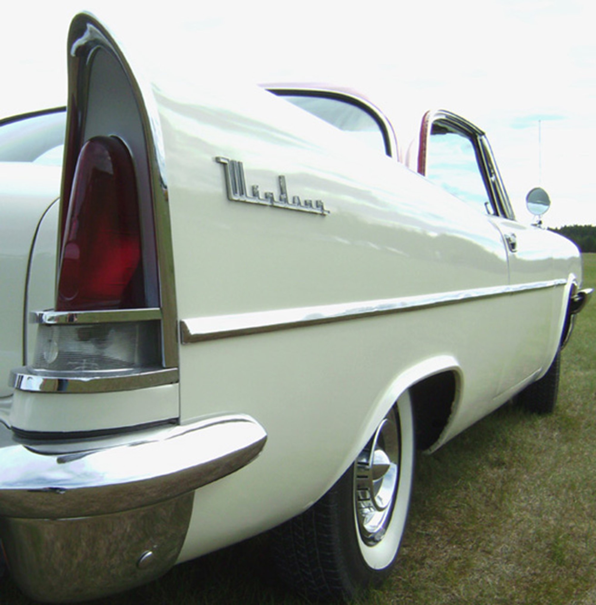Chryslers fenor i slutet på femtiotalet är  bland det snyggaste som tillverkats. Mycket stilrena.