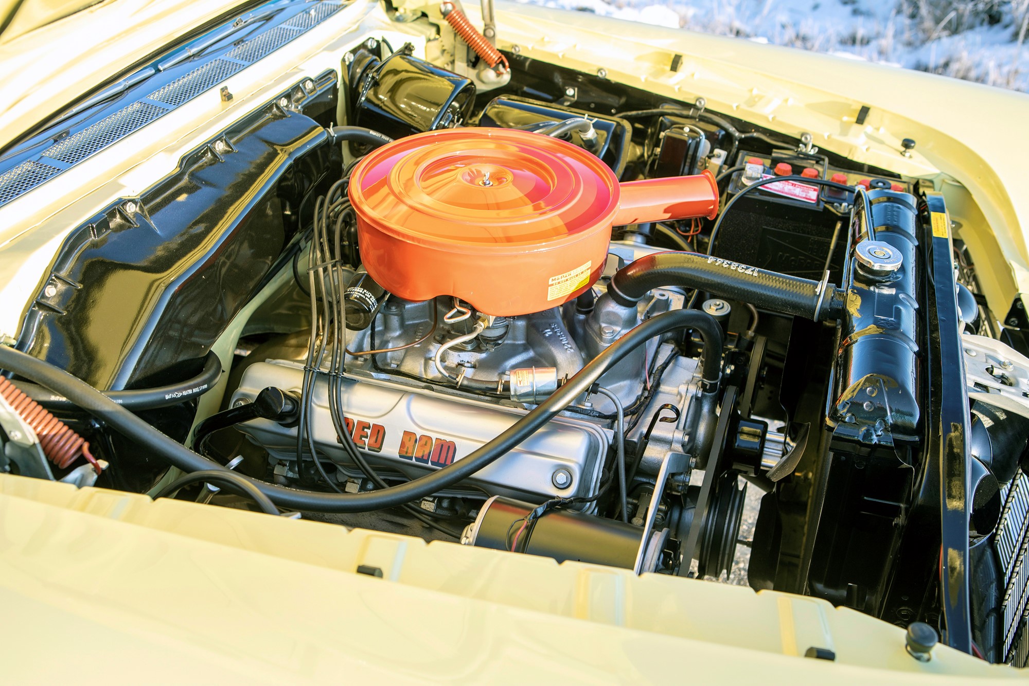 Red Ram kom som motornamn redan 1953. Detta är den ovanliga 326:an som endast fanns 1959 och var den minsta V8:an som Dodge personbilsavdelning erbjöd det året. 1960 hade den ersatts med den klassiska 318 V8:an.