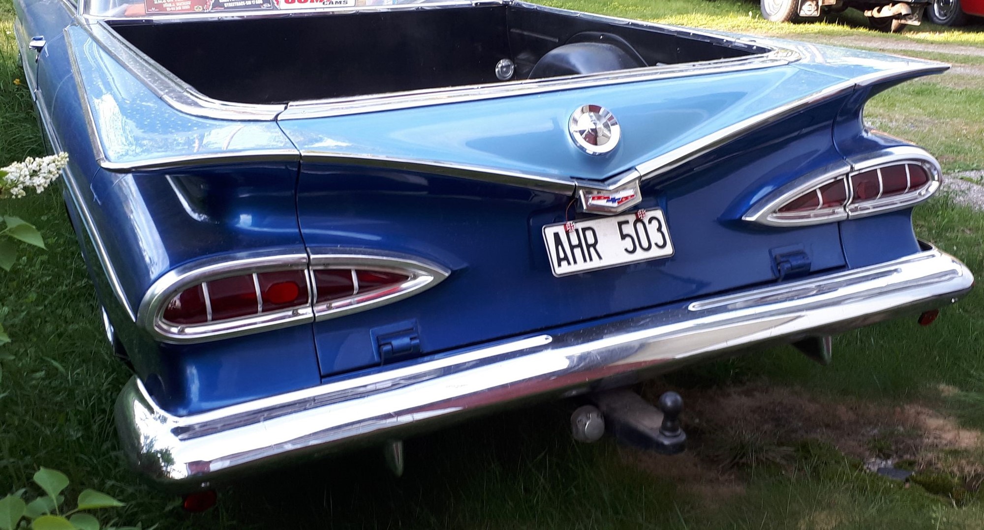Det finns nog inte finare bakdel än Chevrolets 59a Erik har en el-camino som är BLÅ med Carlifonia kofångare